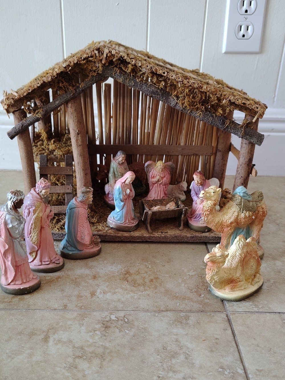 Vintage 1976 Traditional Nativity Set with Stable - 16 Pieces Pastel Multi-Color
